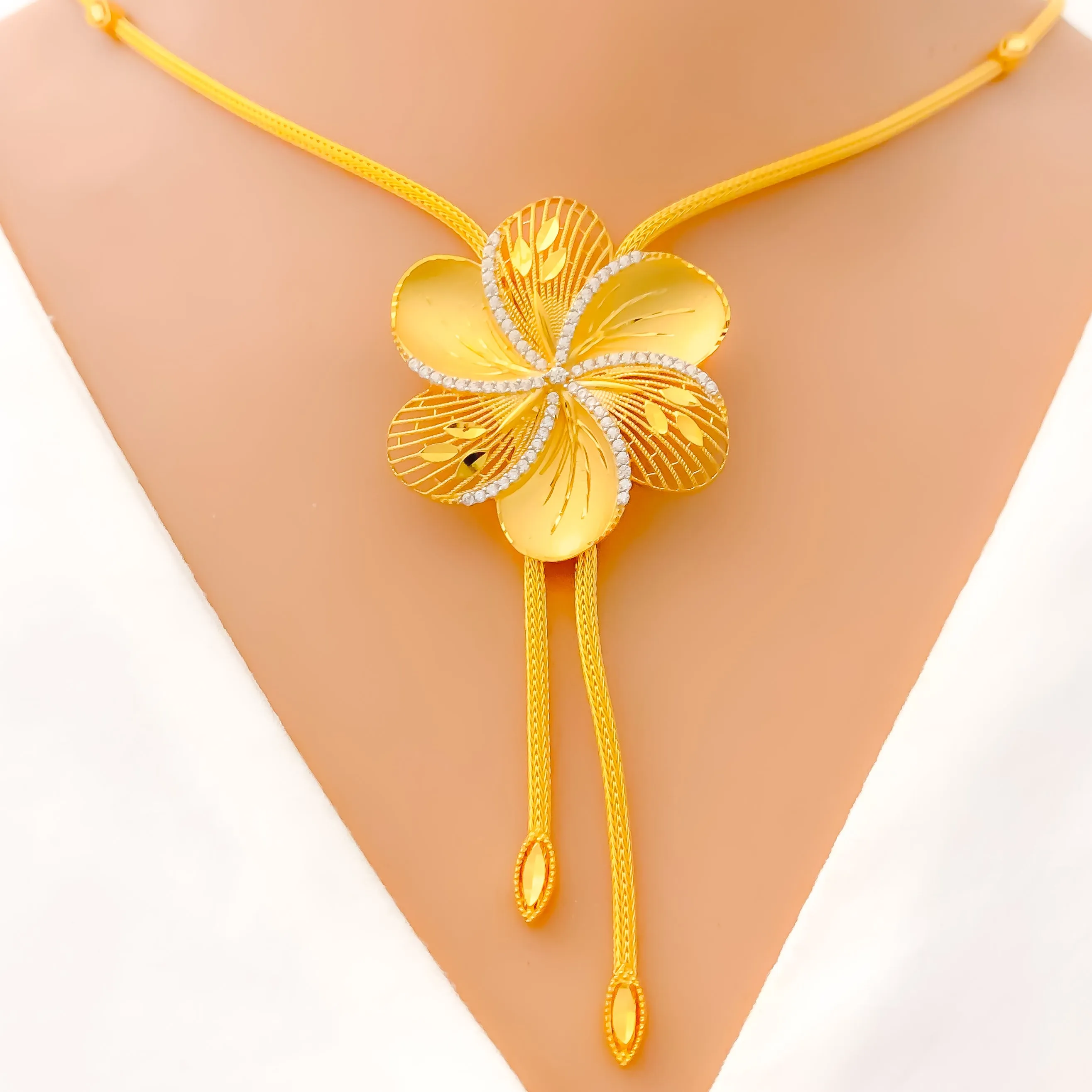 Alternating Satin Finish Floral Necklace Set