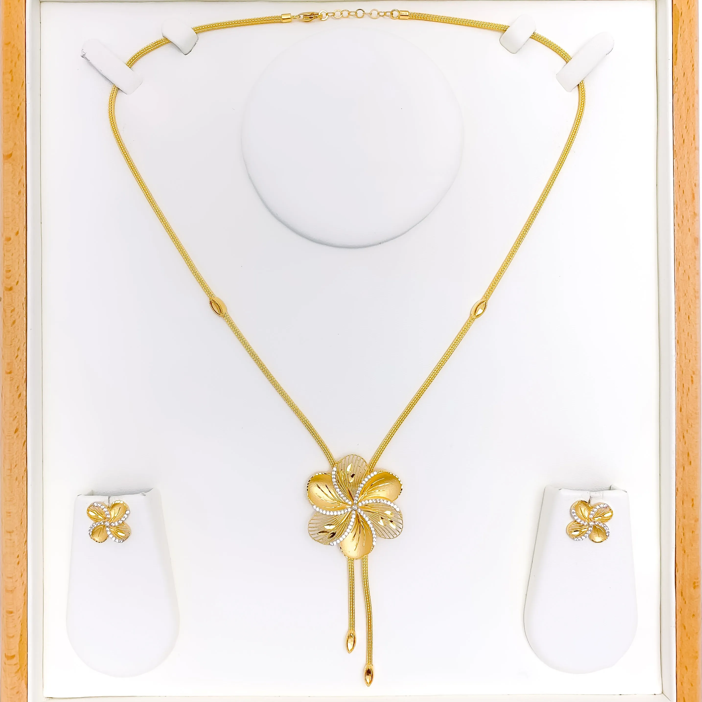 Alternating Satin Finish Floral Necklace Set