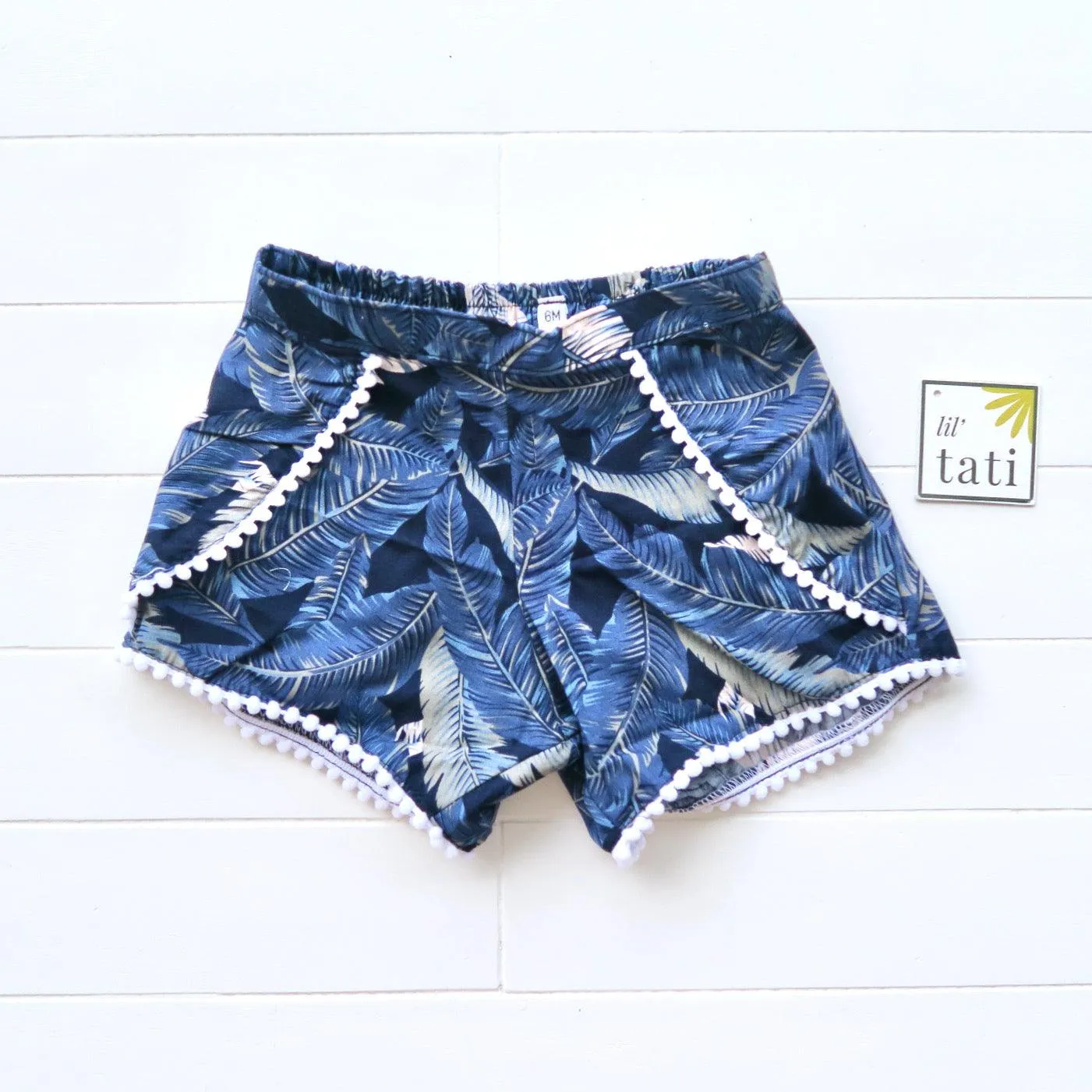 Pompom Shorts in Banana Leaves Navy Print